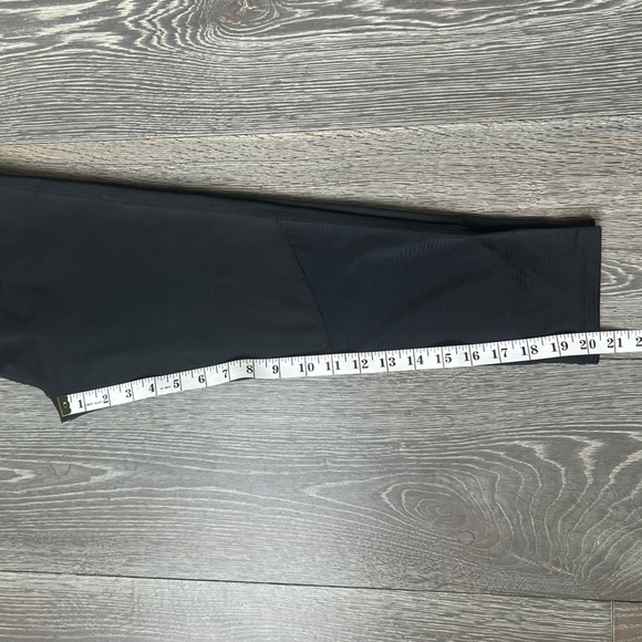 Z by Zella Black 7/8 leggings with panels at bottom of legs. Women’s Small - Picture 5 of 9